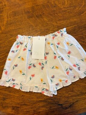 NWT ZARA White Floral Embroideried Ruffle Shorts 3y (lined)